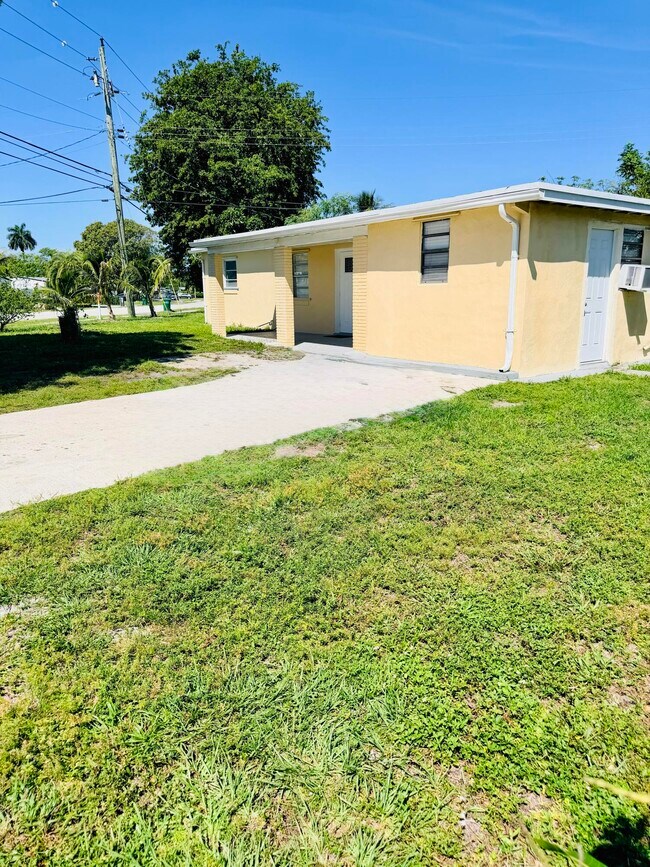 Building Photo - 5755 Winfield Blvd
