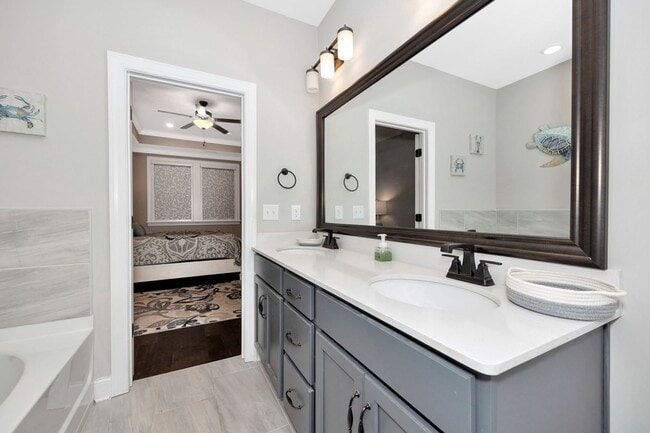 Building Photo - Fully Furnished 3 Bedroom Home Near Toyota...