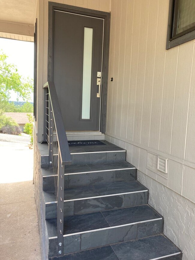 Building Photo - Spectacular, Panoramic Red Rock Views in West Sedona