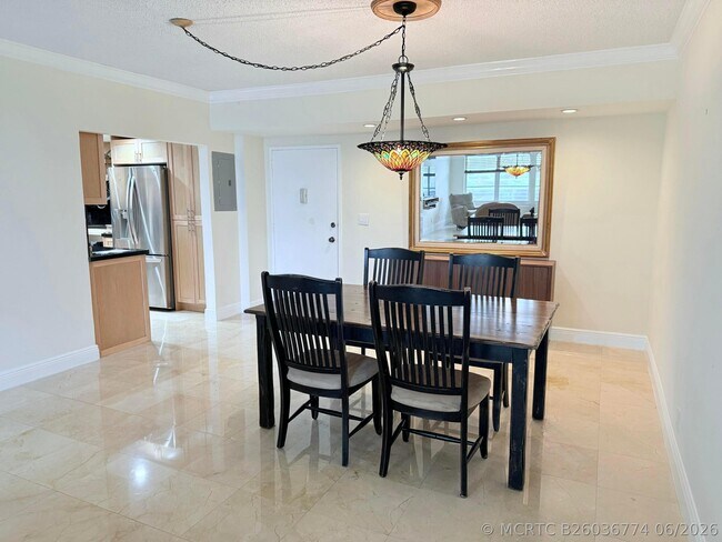 Building Photo - 2851 S Ocean Blvd