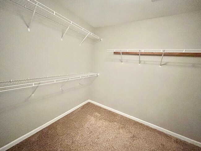 Building Photo - Three bedroom with finished basement in Hamburg!