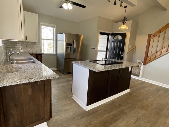 Building Photo - 3492 Point View Cir