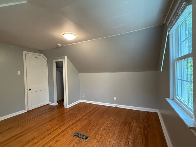 Building Photo - Beautifully Updated 4 Bedroom Cape Cod