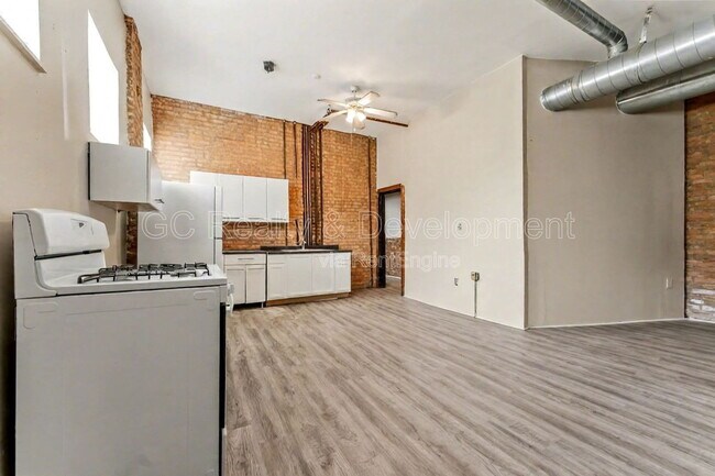 Building Photo - 3328 W Chicago Ave