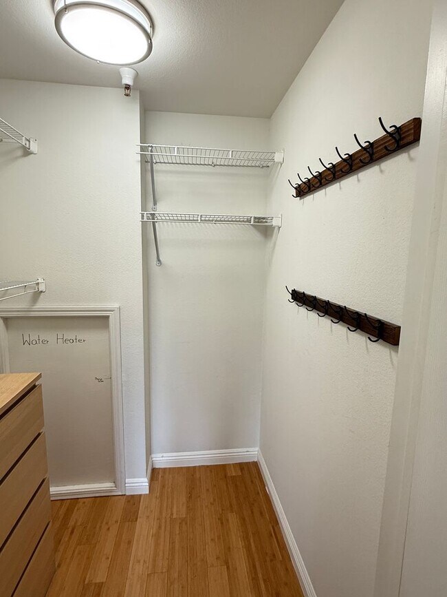 Building Photo - 2 Bedrooms with 2 Bathrooms at the Edge at...