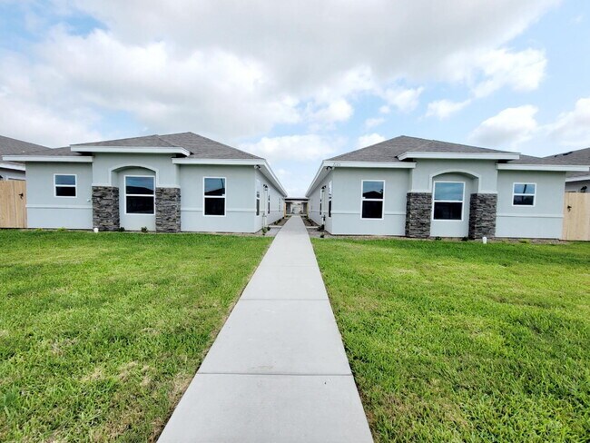 Building Photo - "Spacious 3-Bedroom Haven with Elegant Granite Touches in Weslaco!"