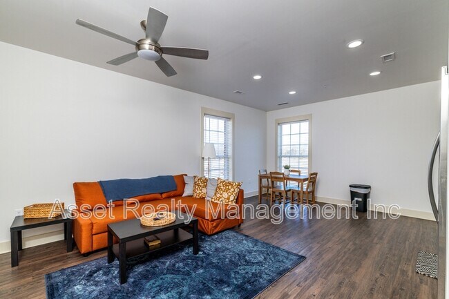 Building Photo - 1110 Franck St