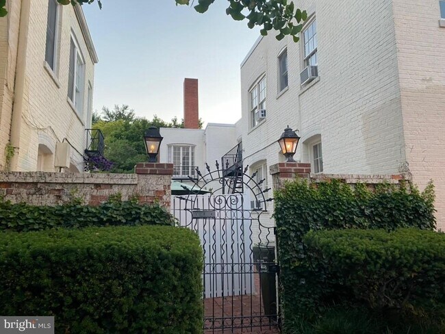 Building Photo - 1410 26th St NW