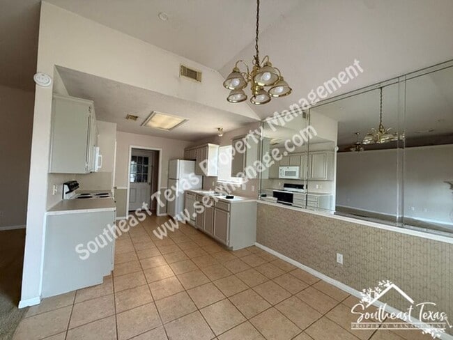 Building Photo - 7890 Jill Ln