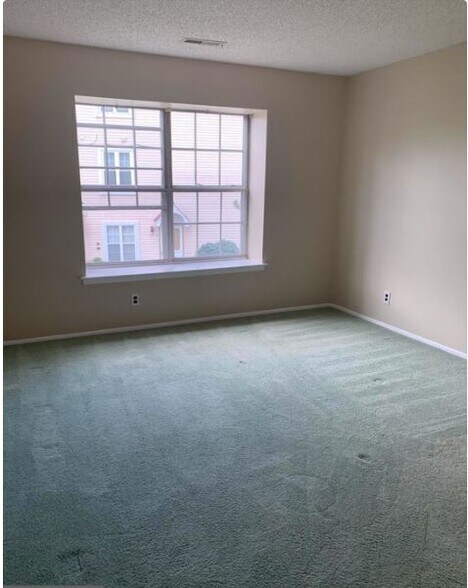 Building Photo - 331B Delancey Pl