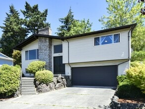 Building Photo - Spacious 3 Bedroom 2.25 Bath Home Renton Talbot Hill Area Available Now!