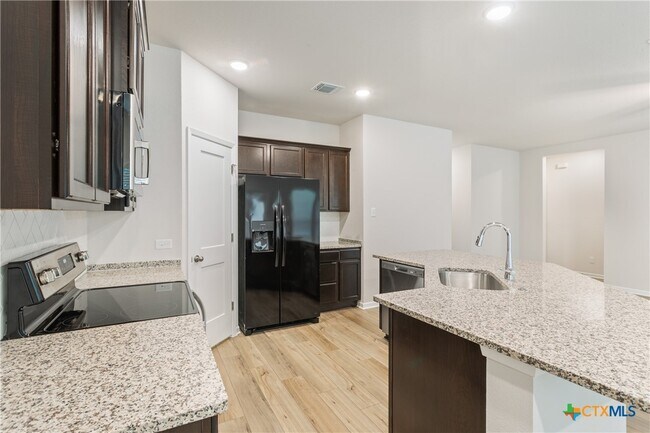 Building Photo - 2823 Fox River Dr