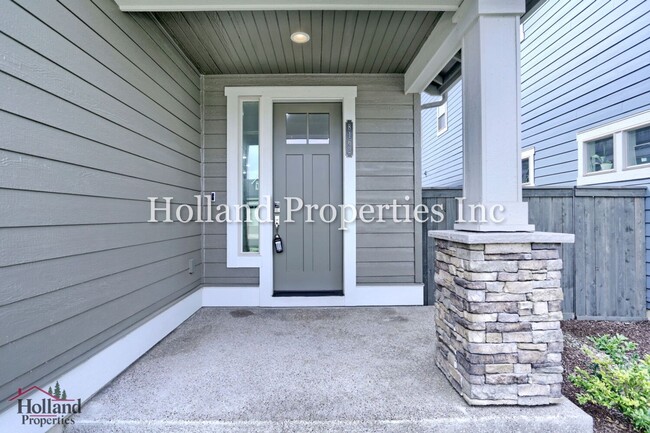 Building Photo - 8162 SE Reddington St