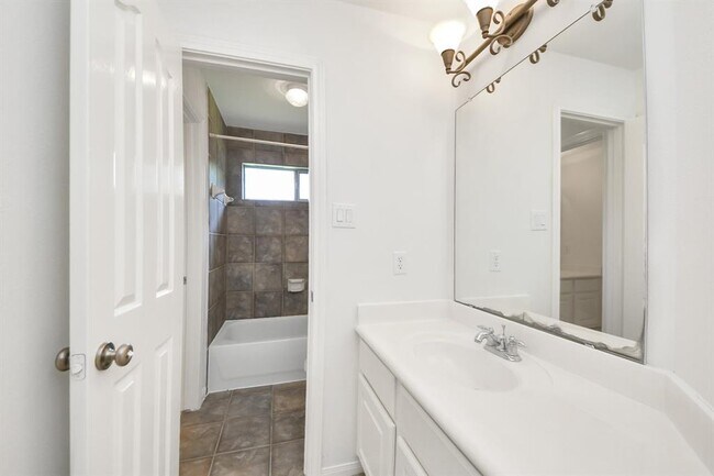 Building Photo - 3811 Parkside Dr