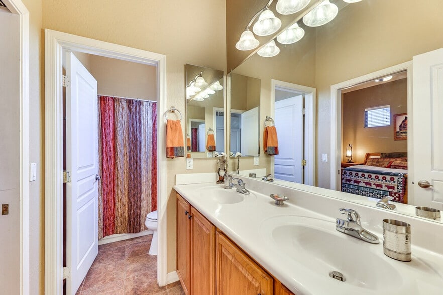 Building Photo - 1425 N Harper Cir