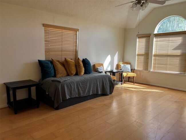 Building Photo - 2709 Alessandria Ln