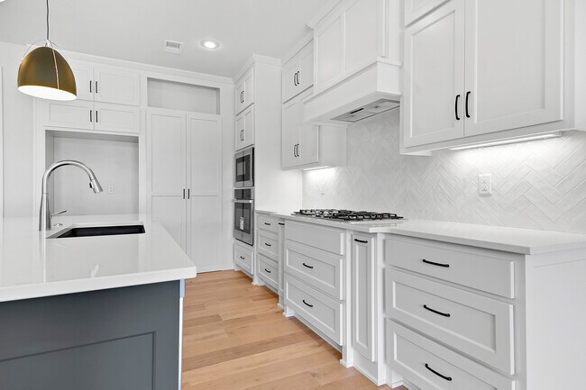 Building Photo - 20614 W 109th Ter
