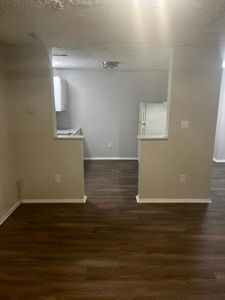 Building Photo - 566 Glenwood Ave