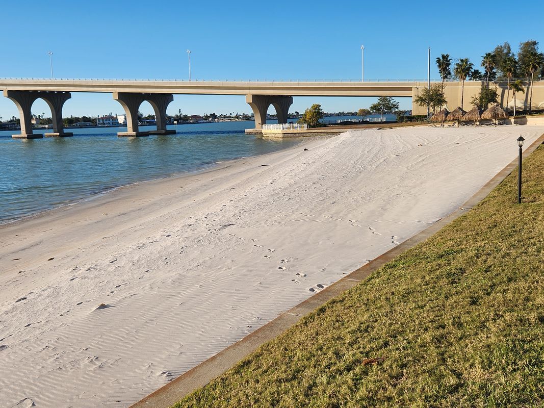 Building Photo - 5901 Bahia Del Mar Cir N