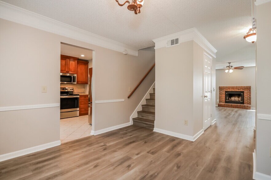 Building Photo - 588 Staffordshire Dr