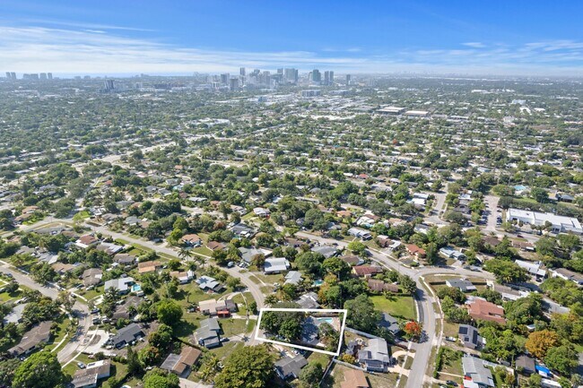 Building Photo - 1517 NW 12th Ave