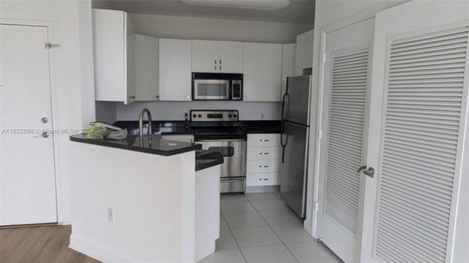 Building Photo - 1401 SW 22nd St