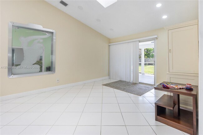 Building Photo - 19323 Carolina Cir