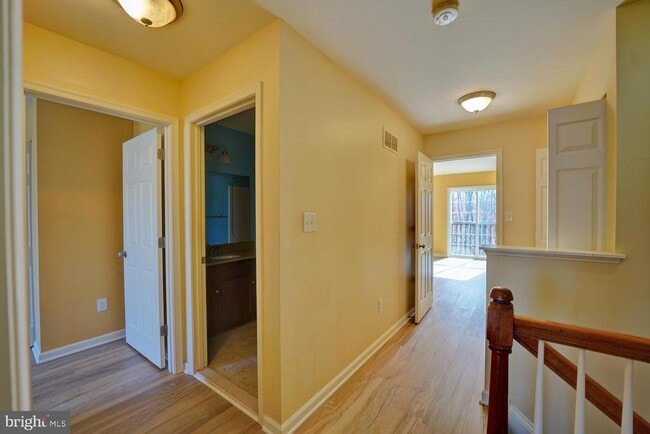 Building Photo - 536 Van Dyke Cir