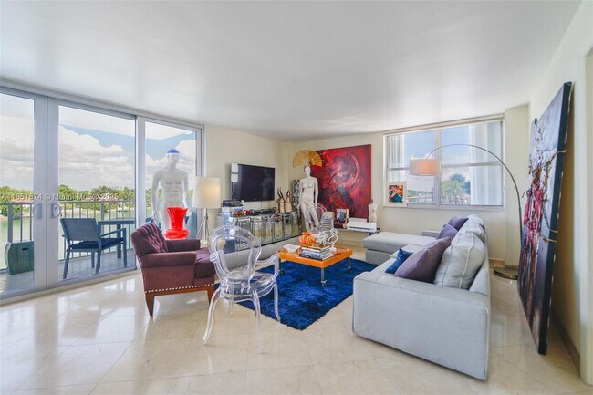 Building Photo - 5838 Collins Ave