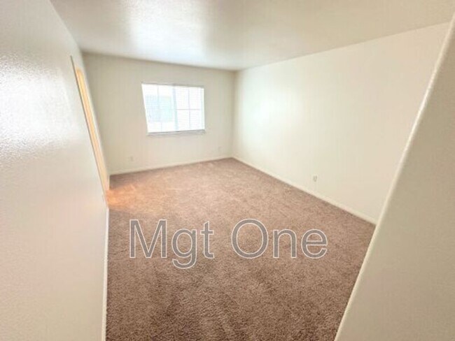 Building Photo - 11026 Evergreen Loop