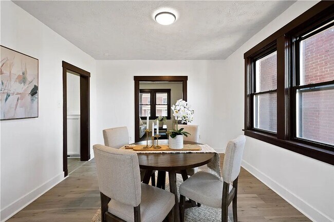 Building Photo - 3 bed 1 bathroom - central air, outdoor sp...