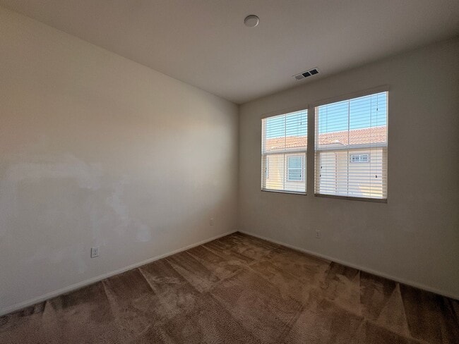 Building Photo - 3 Bed, 4 Bath in Eastvale!