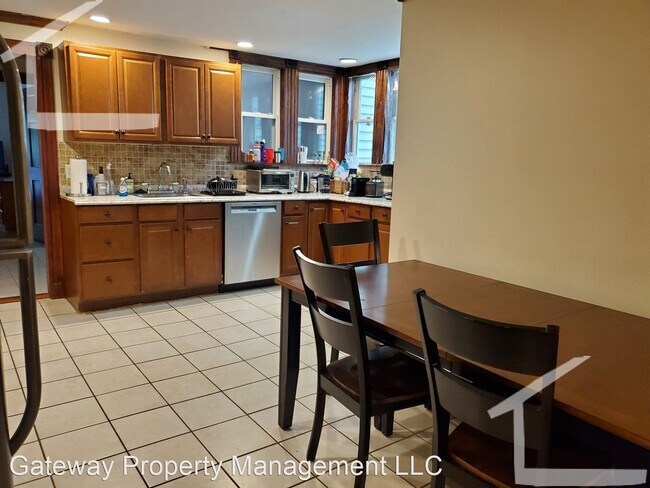Building Photo - 4 br, 2 bath House - 173 Babcock St #1