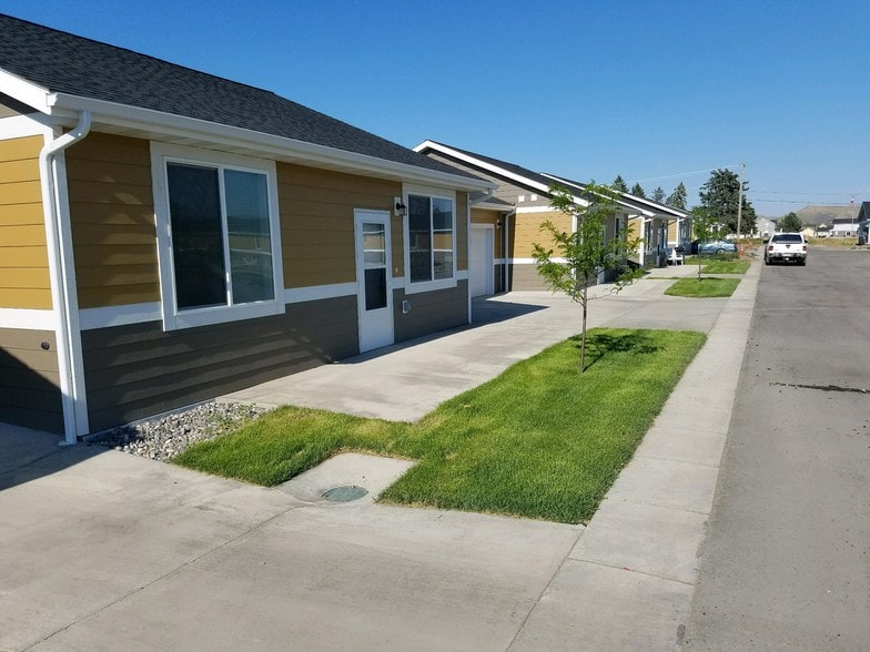 Brand new single level apartment - Grand Slam Patio Home Apartments