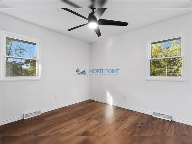 Building Photo - 4 bed, 2 bath, large backyard, SPECIALS AVAILABLE!