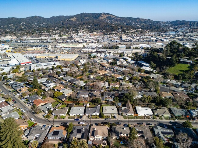 Building Photo - Bret Hart Neighborhood