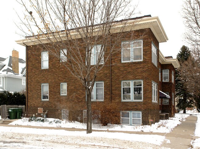 Building Photo - 115 Victoria St S