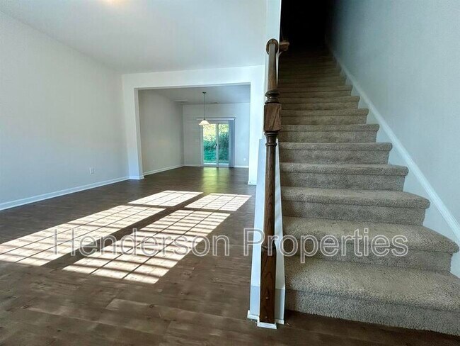 Building Photo - 303 Village Creek Way