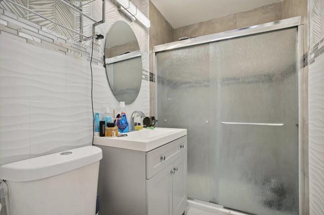 Building Photo - 735 Franklin Rd