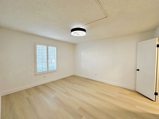 Building Photo - REMODELED 2 BEDROOM CONDO