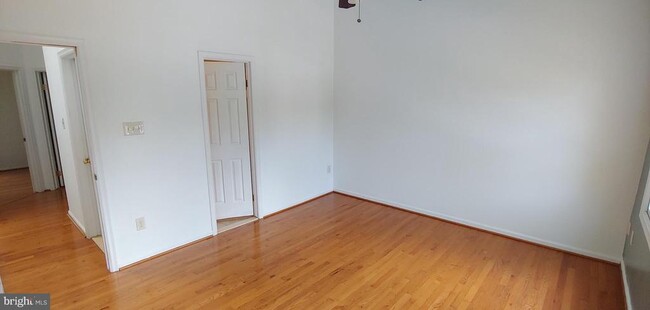 Building Photo - 20 Merino Ct