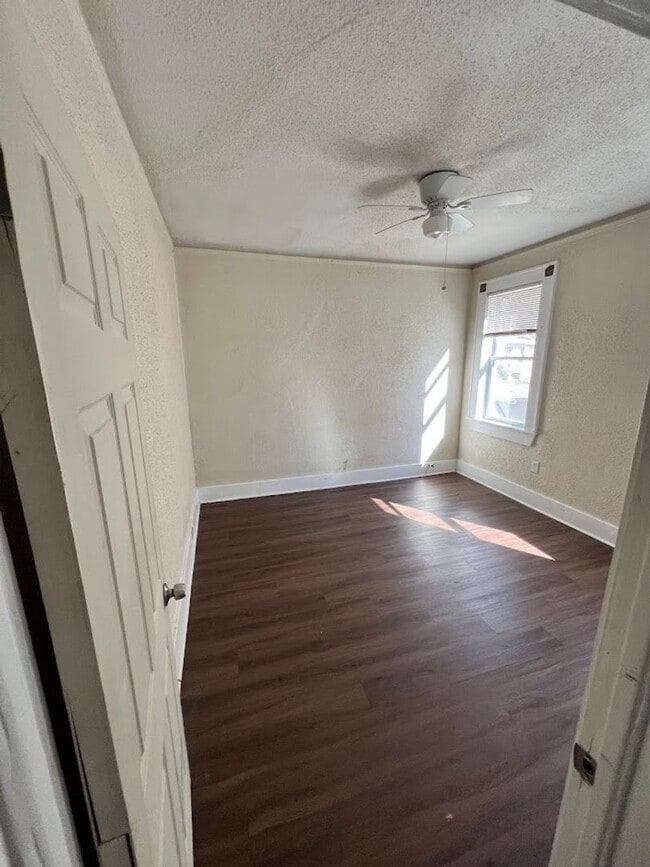 Building Photo - MOVE IN READY