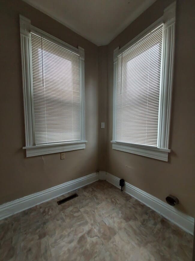 Building Photo - 70 Fairfield Ave