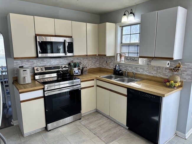 Building Photo - 213 Mahogany Dr