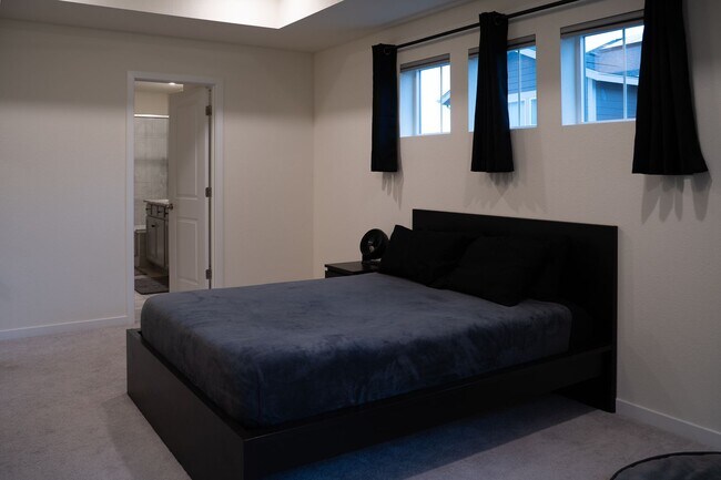 Building Photo - For Rent | $3,200/Month | 3 Bed | 3 Bath |...