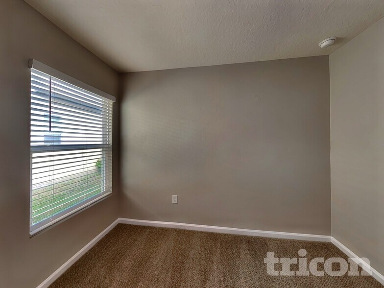 Building Photo - 8048 Meadow Walk Ln