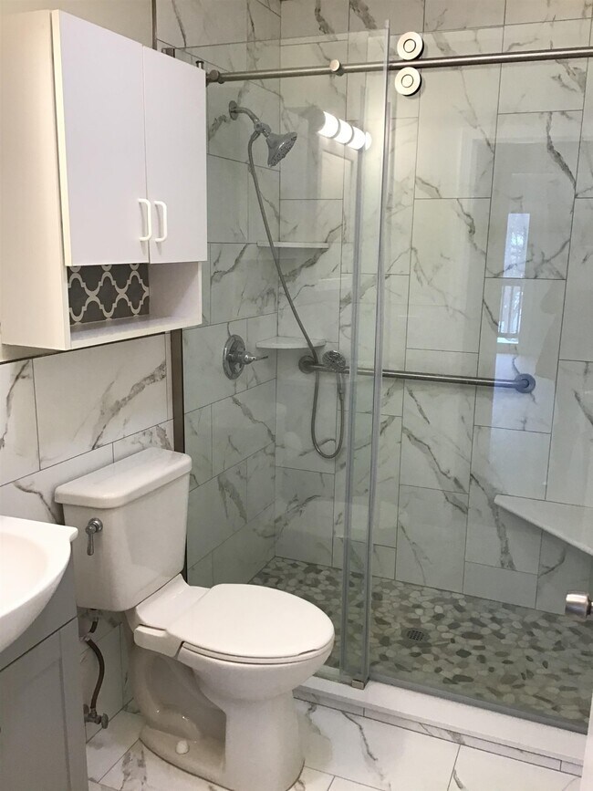 Building Photo - 210 Brook Village Rd