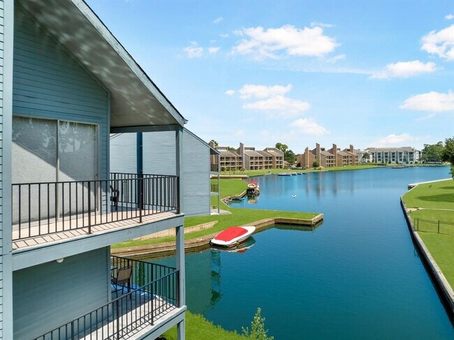 Building Photo - 12500 Melville Dr