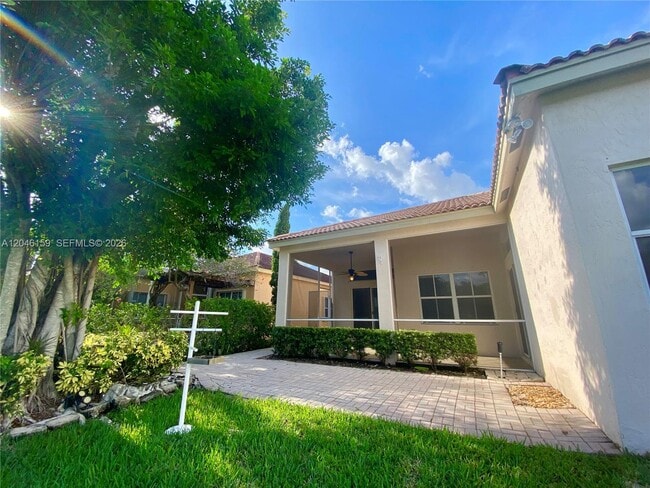 Building Photo - 837 Tanglewood Cir
