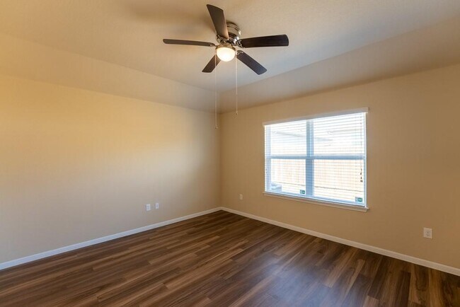 Building Photo - 5828 Roderick Dr